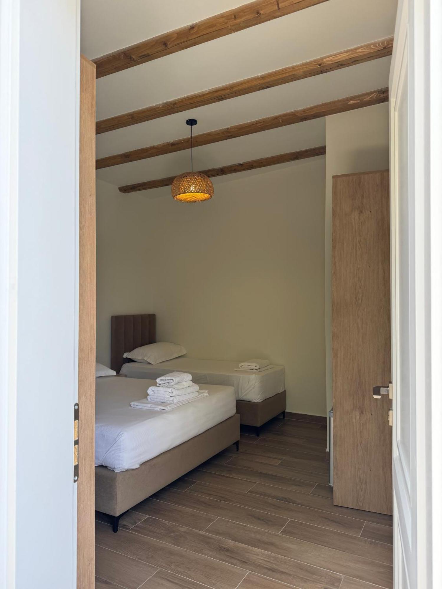 Hotel Alevra Dhërmi Esterno foto