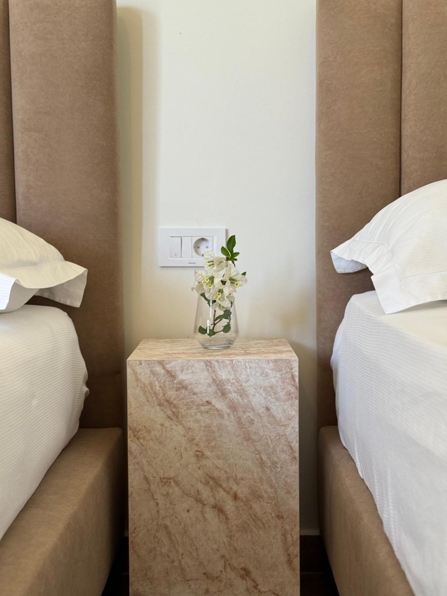 Hotel Alevra Dhërmi Esterno foto