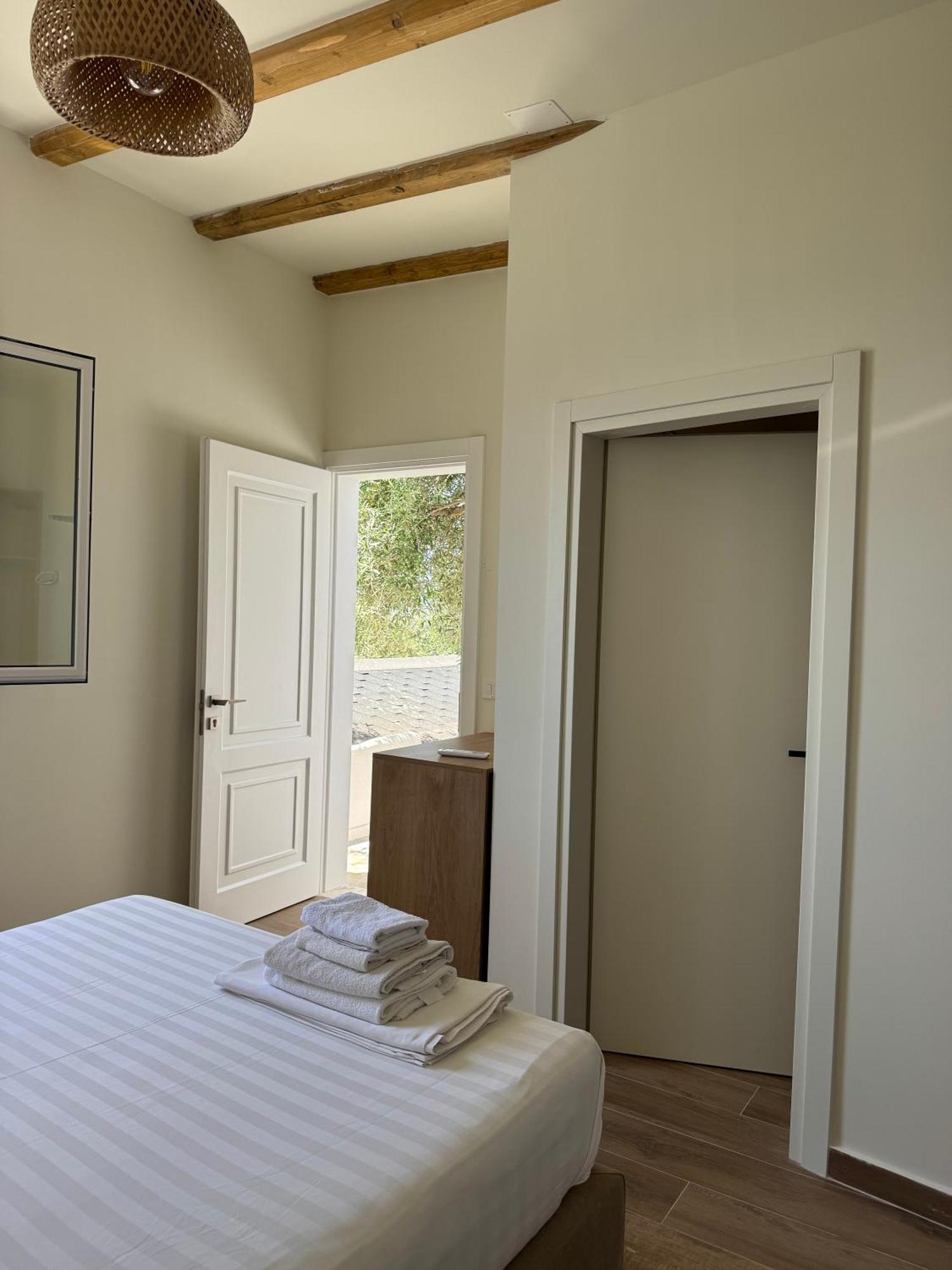 Hotel Alevra Dhërmi Esterno foto